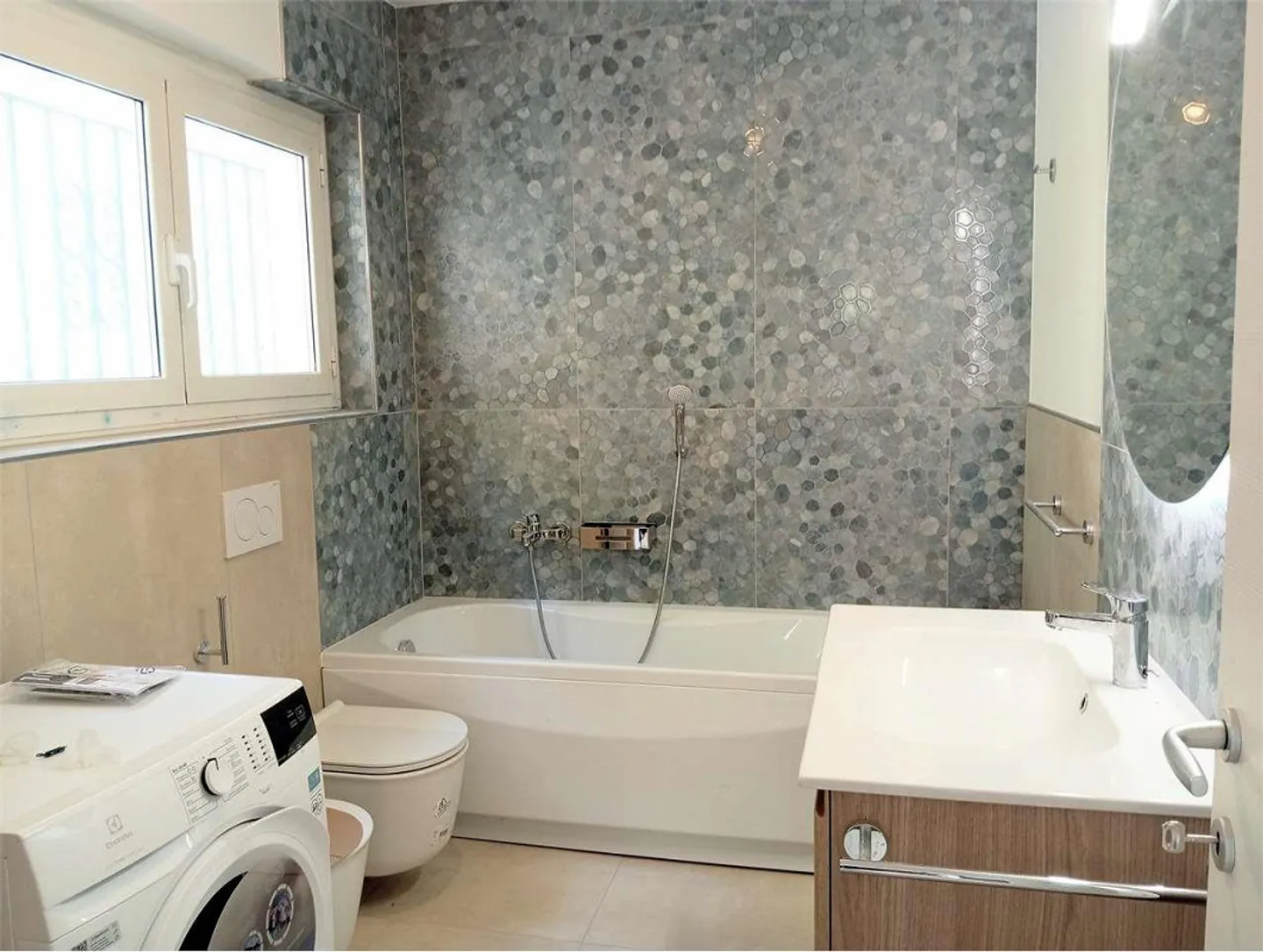 Elegant apartment with attic in Figino - Photo 8 of 13