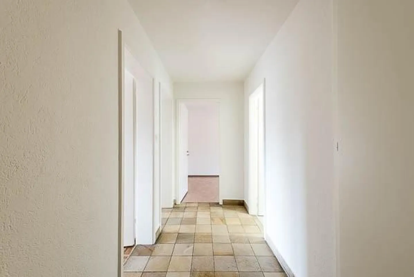 Piccolo edificio multifamiliare nel verde - Foto 5 di 7