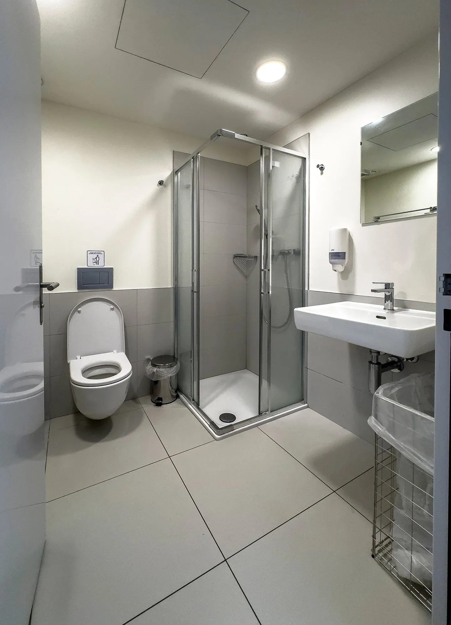 Edificio commerciale e per uffici centrale - Foto 6 di 9