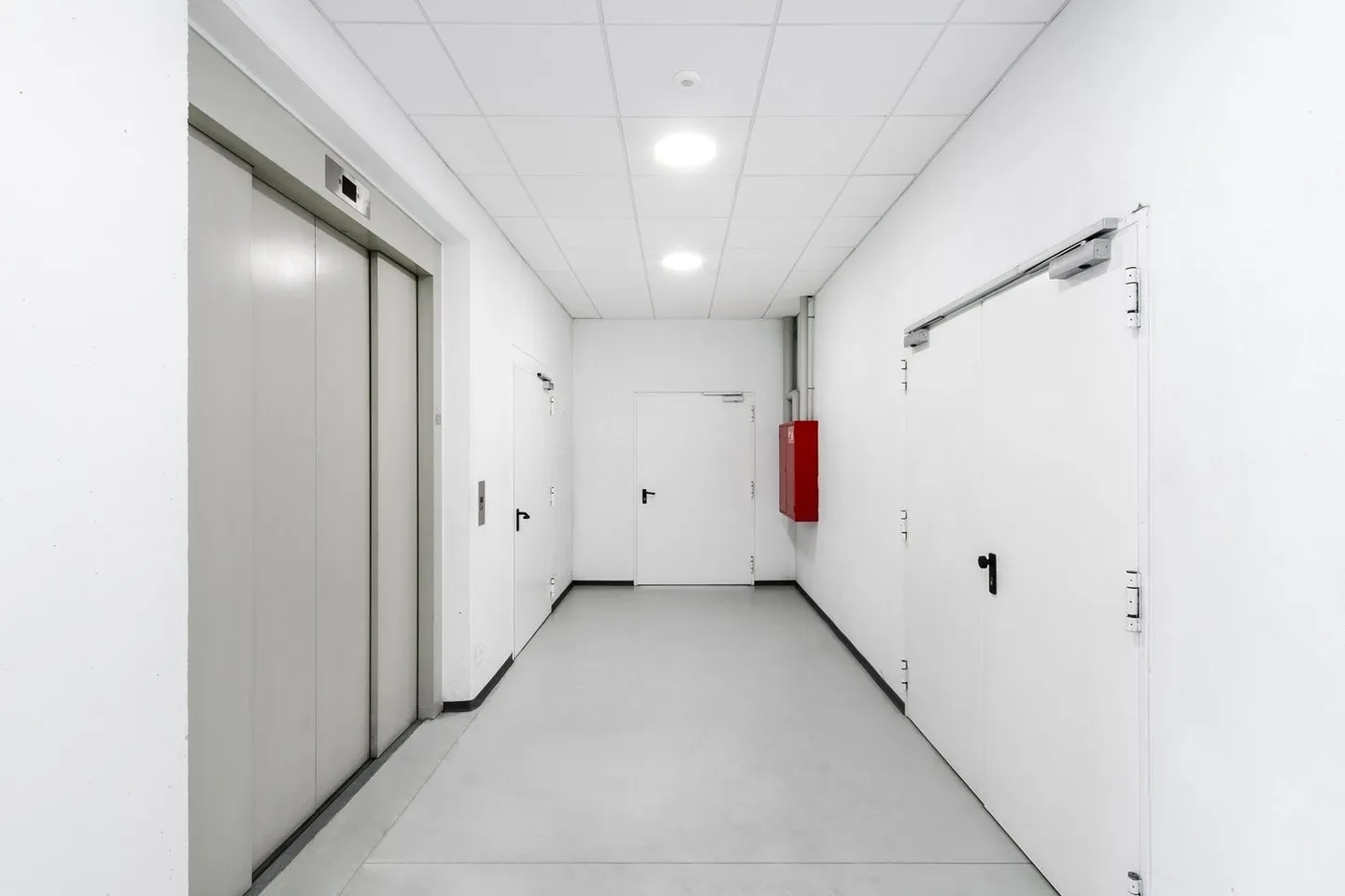 CADENAZZO -  Ampio magazzino/laboratorio di 3'260 mq in affitto a Cadenazzo. - Foto 20 di 24