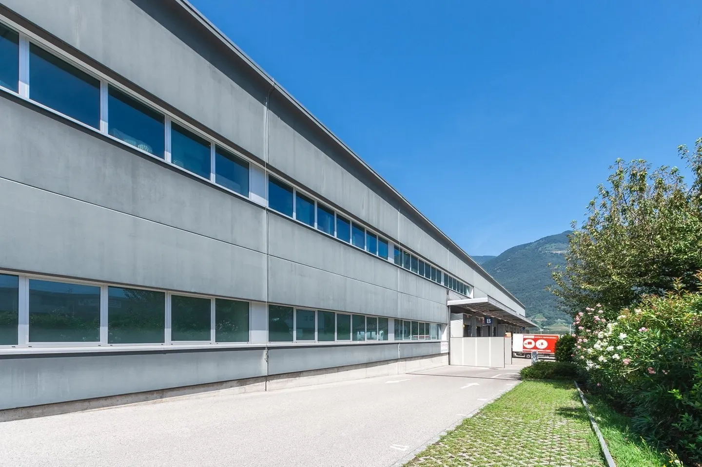 CADENAZZO -  Ampio magazzino/laboratorio di 3'260 mq in affitto a Cadenazzo. - Foto 22 di 24