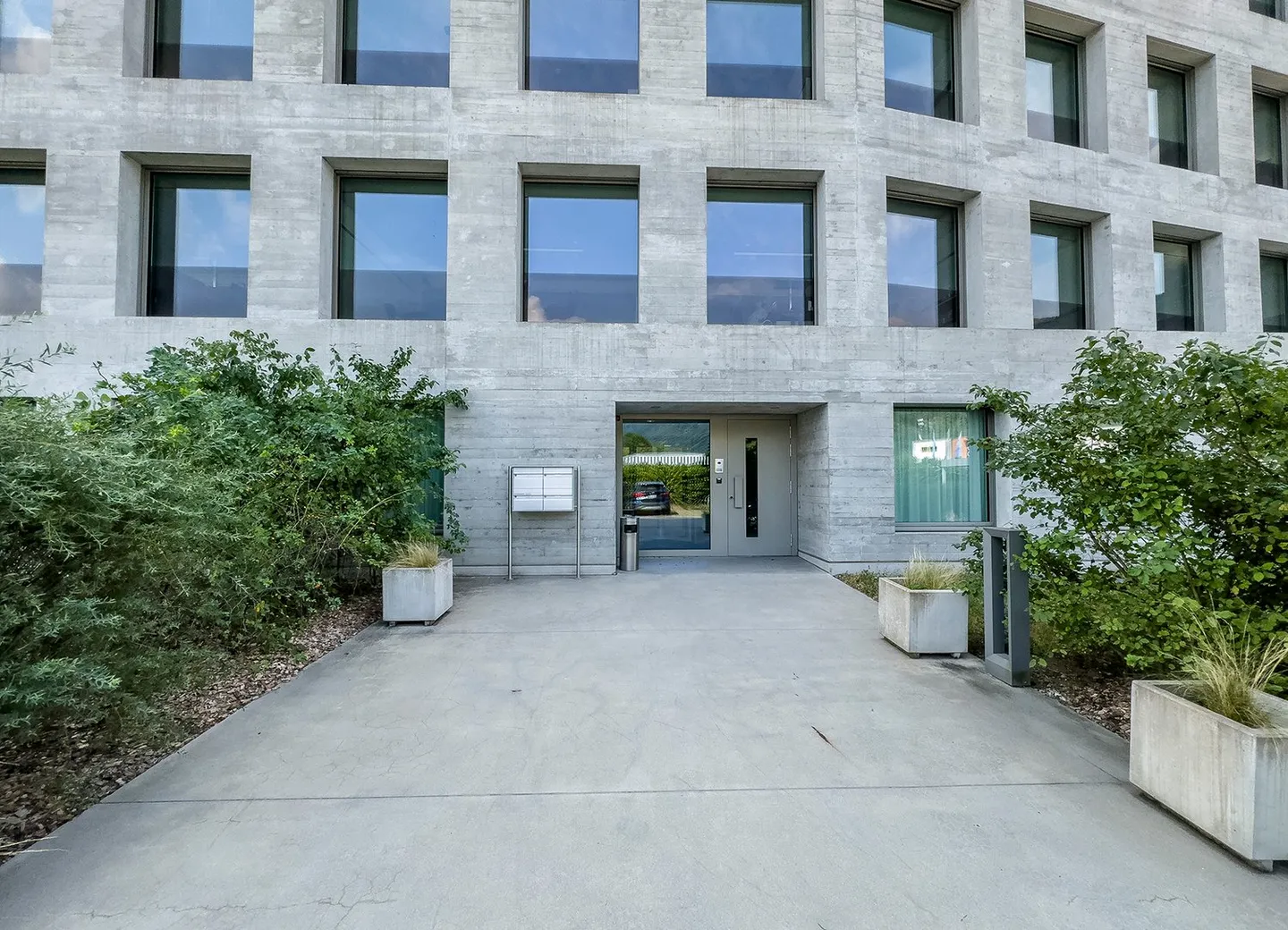 Edificio commerciale e per uffici centrale - Foto 8 di 9