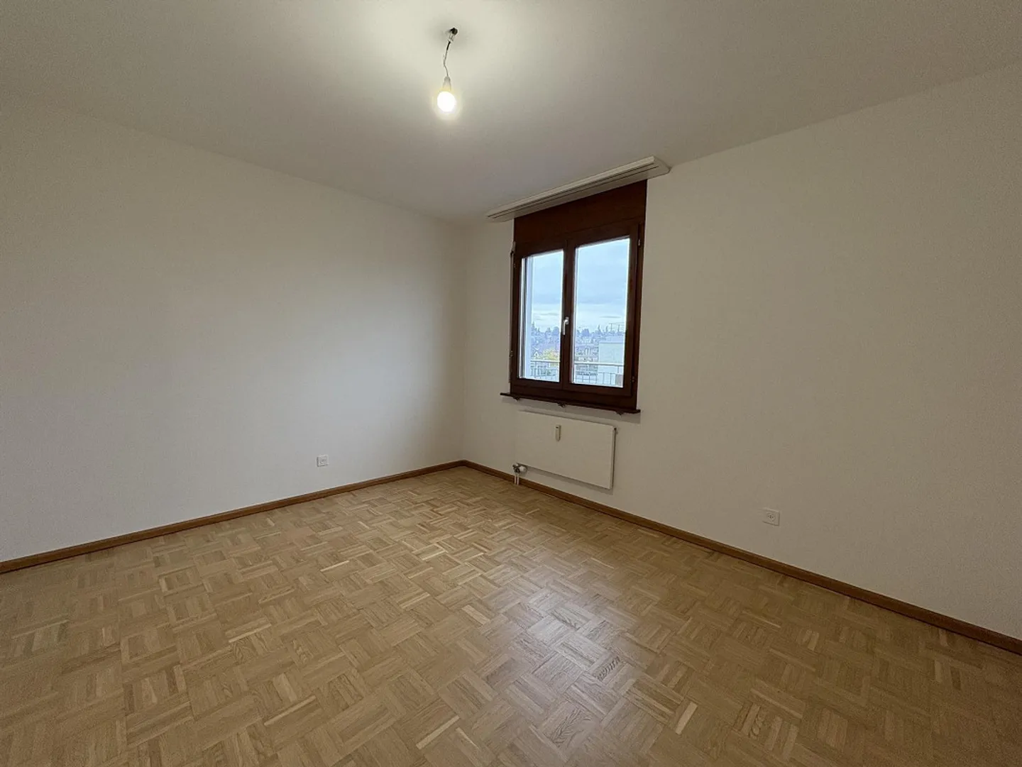 Attico ristrutturato di 4,5 stanze nel "Gundeli" di Basilea! - Foto 3 di 10