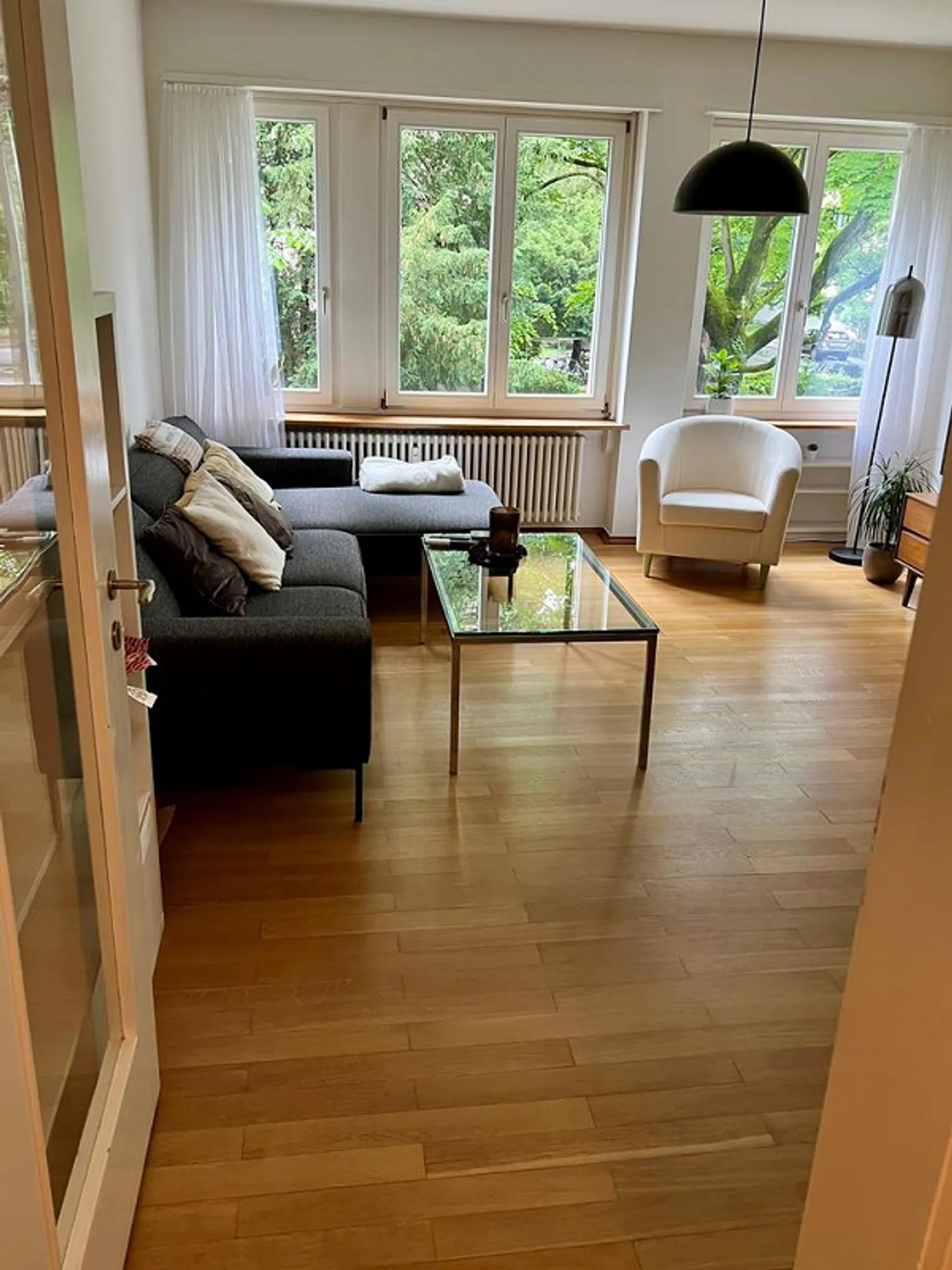 Spacious Living in the St. Alban District! - Photo 4 of 7