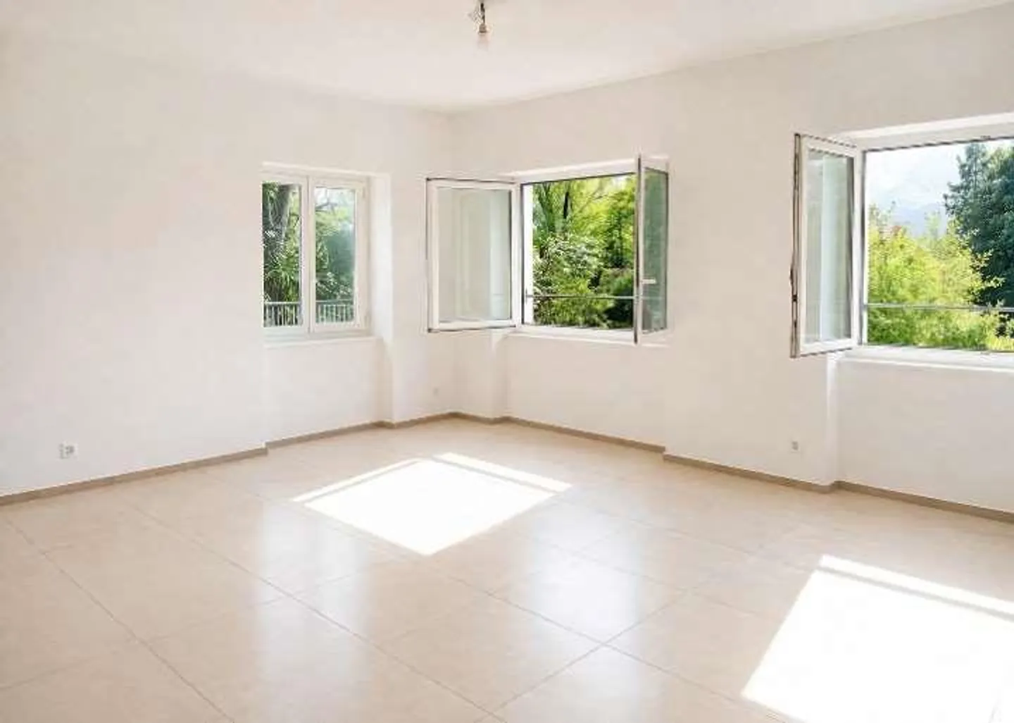 Elegant apartment with attic in Figino - Photo 5 of 13