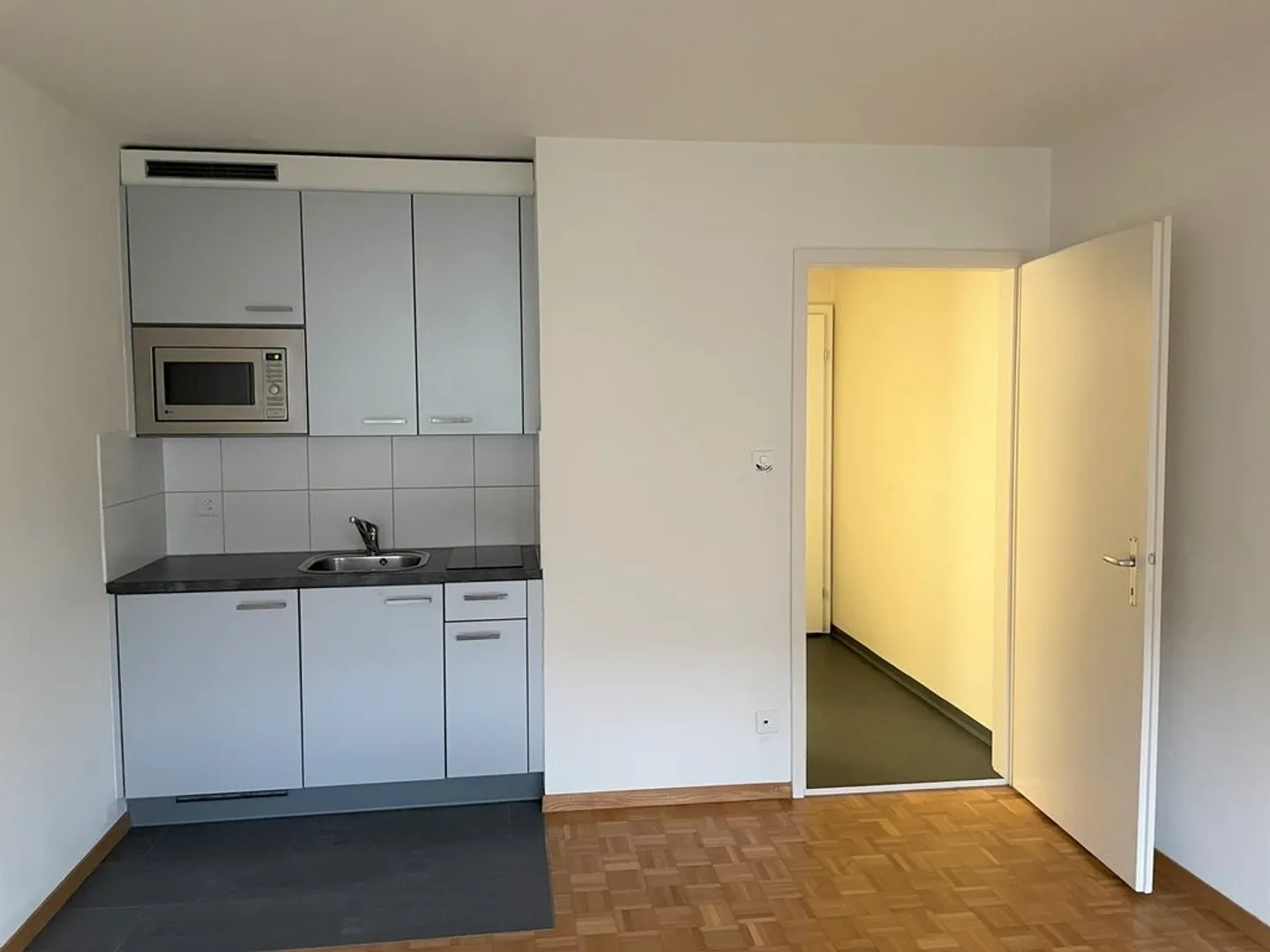 Moderno appartamento singolo in affitto vicino al centro città - Foto 3 di 5