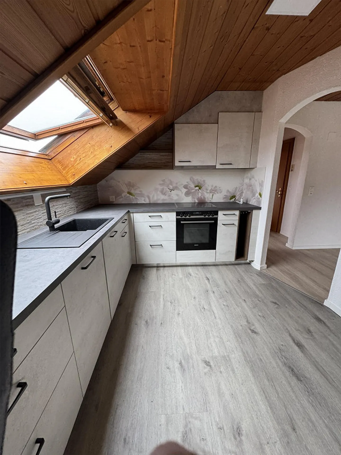 Beautiful Attic Apartment - Photo 8 of 13