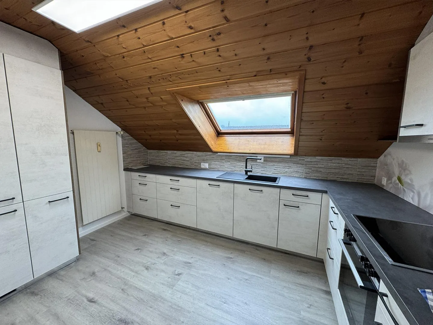 Beautiful Attic Apartment - Photo 9 of 13