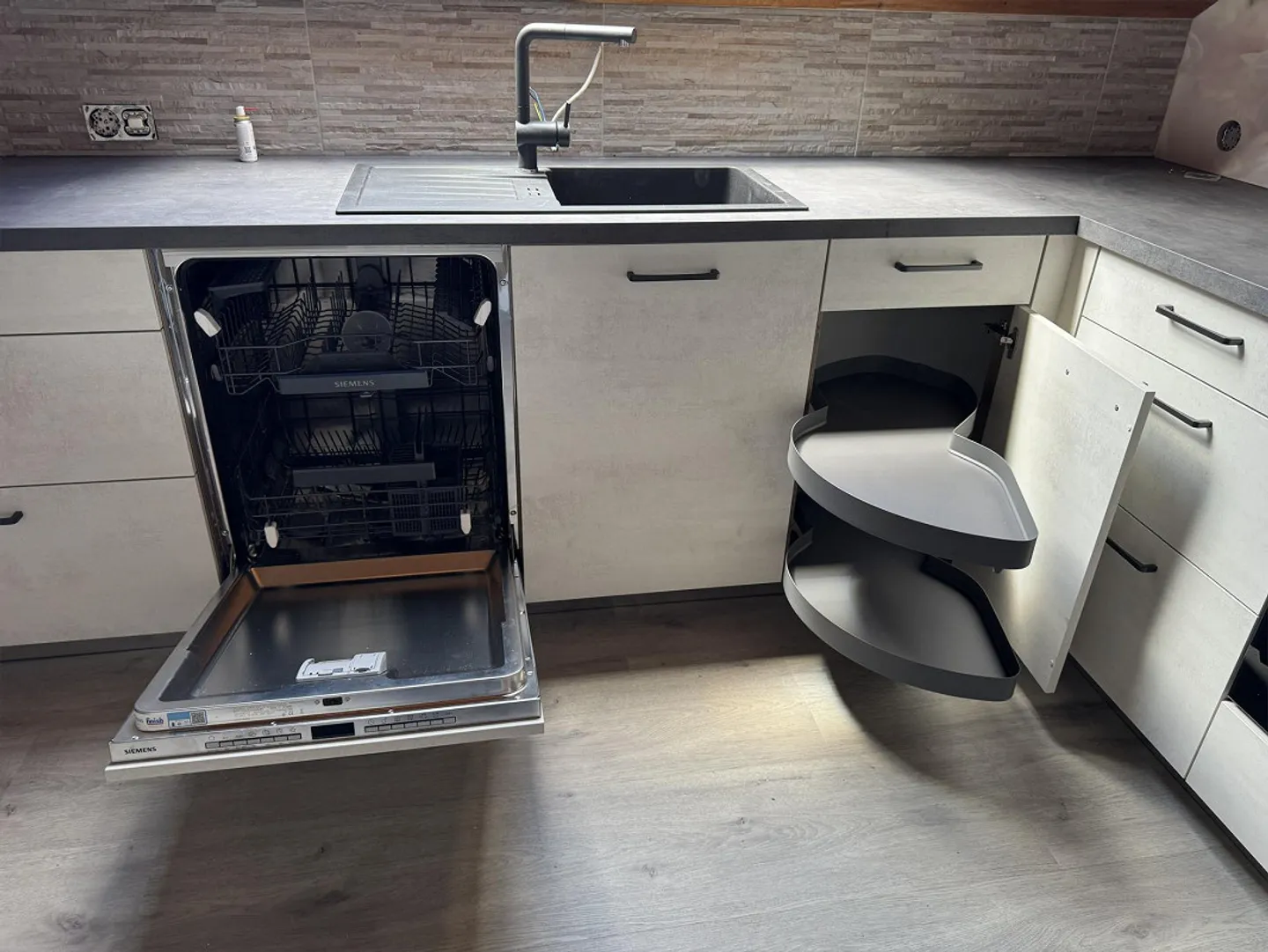 Beautiful Attic Apartment - Photo 10 of 13