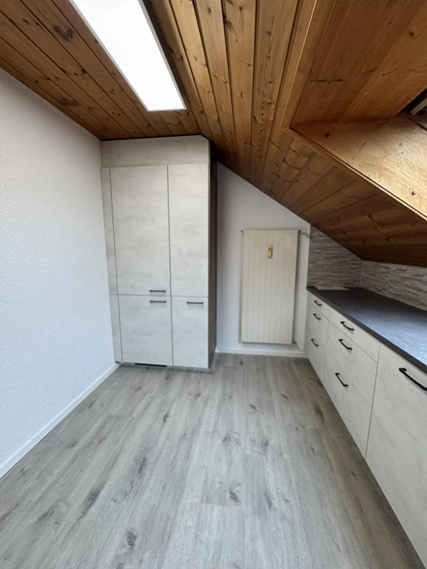 Beautiful Attic Apartment - Photo 12 of 13