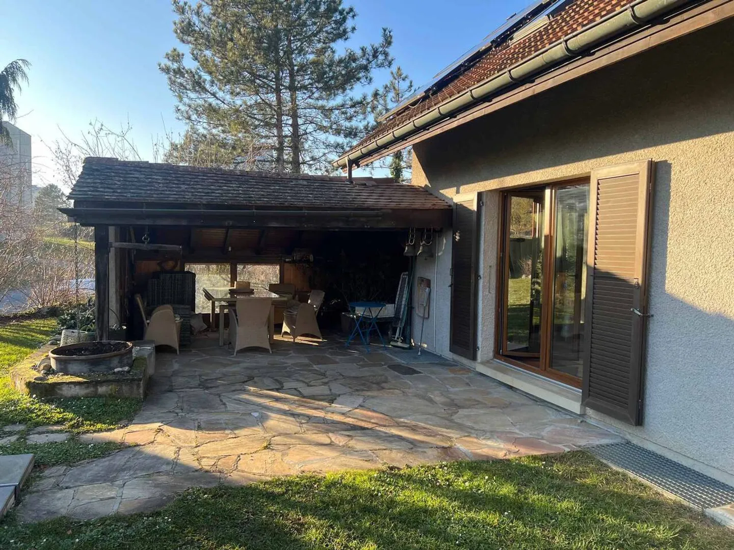 Wunderschöne Einfamilienvilla mit großem, vollständig eingezäuntem Garten - Foto 7 von 8