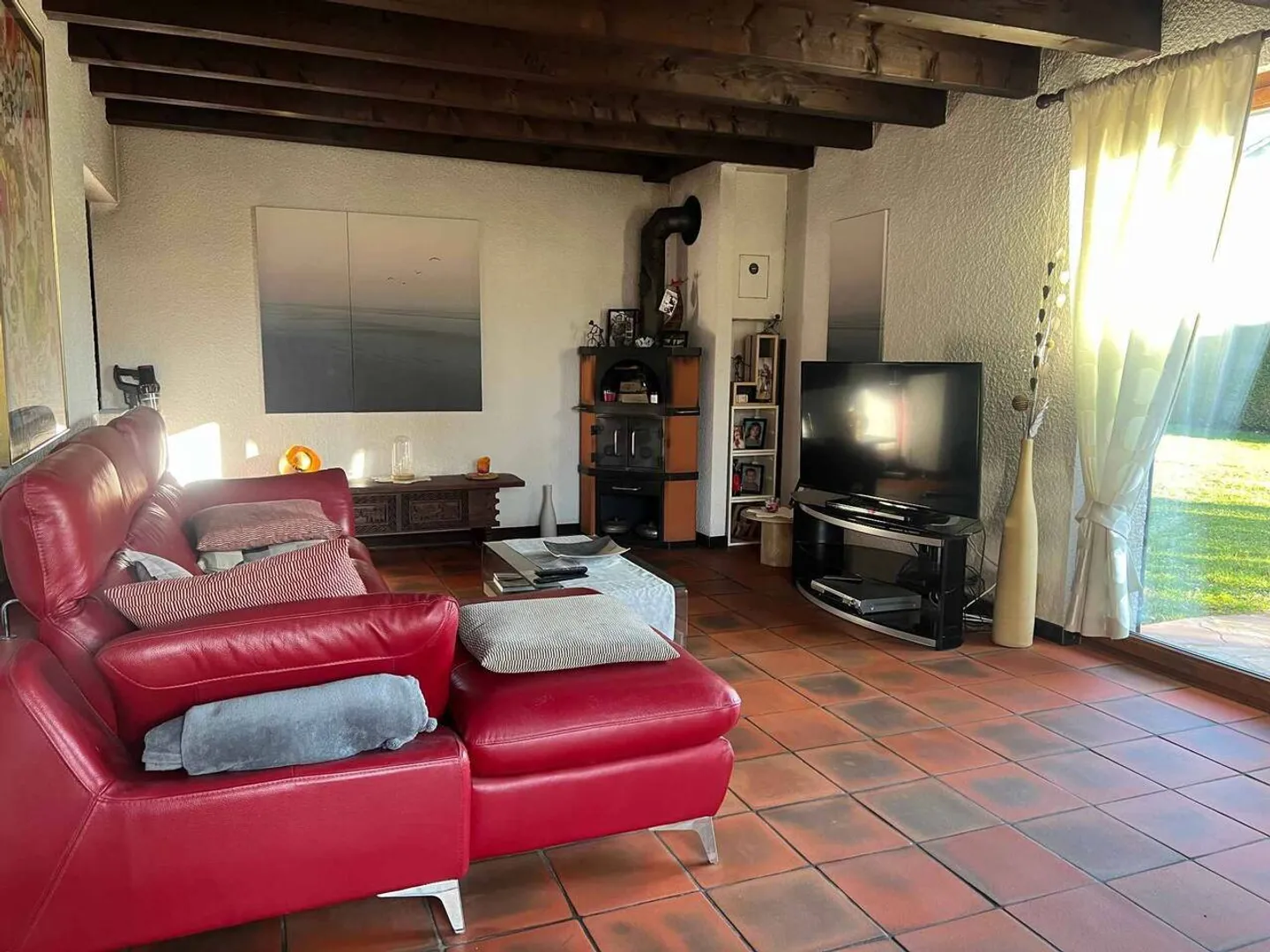 Wunderschöne Einfamilienvilla mit großem, vollständig eingezäuntem Garten - Foto 3 von 8