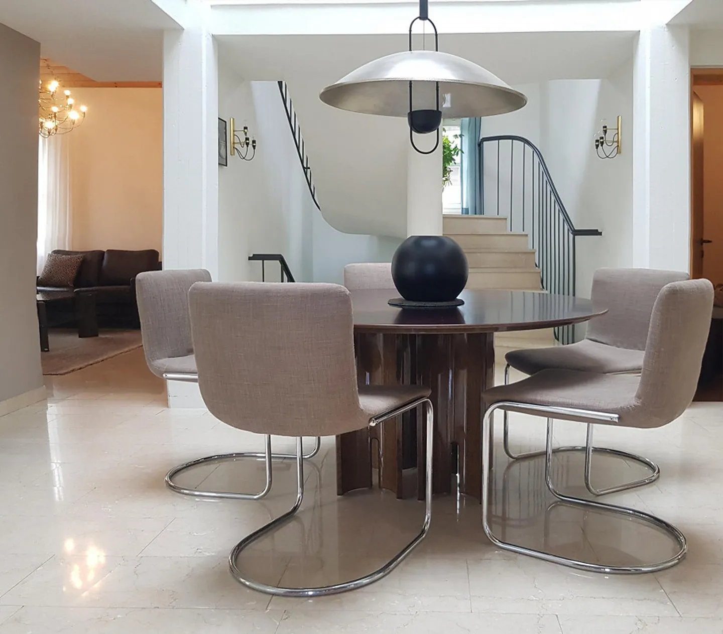 NEUER PREIS! Modernes 6.5-Zimmer-Einfamilienhaus mit Einliegerbüro - Foto 1 von 9