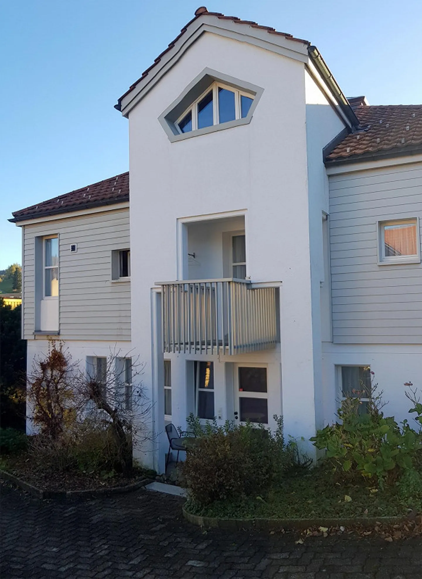 NEUER PREIS! Modernes 6.5-Zimmer-Einfamilienhaus mit Einliegerbüro - Foto 7 von 9