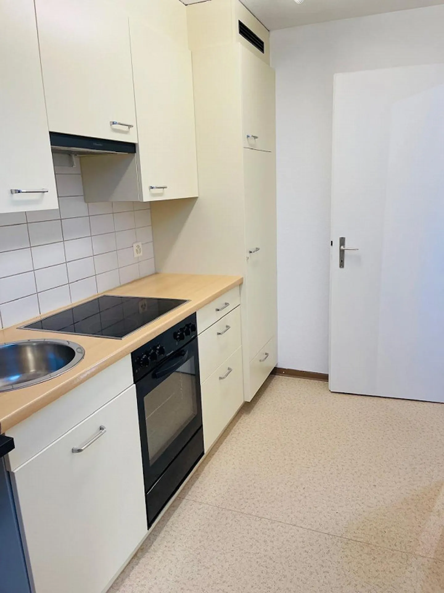 Bright 1.5 room apartment with washing machine - Photo 14 of 14