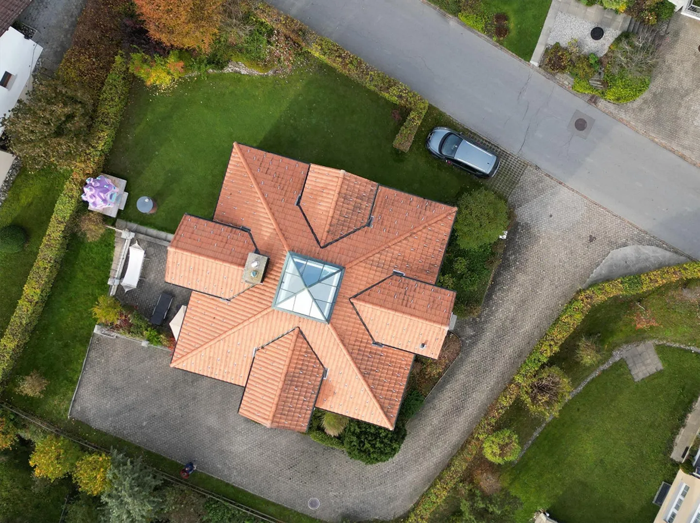 NEUER PREIS! Modernes 6.5-Zimmer-Einfamilienhaus mit Einliegerbüro - Foto 8 von 9