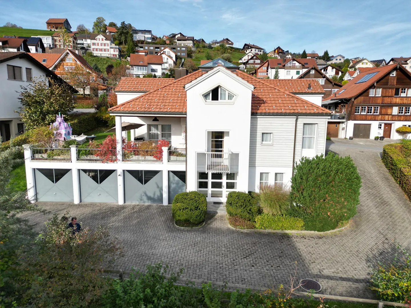 NEUER PREIS! Modernes 6.5-Zimmer-Einfamilienhaus mit Einliegerbüro - Foto 9 von 9