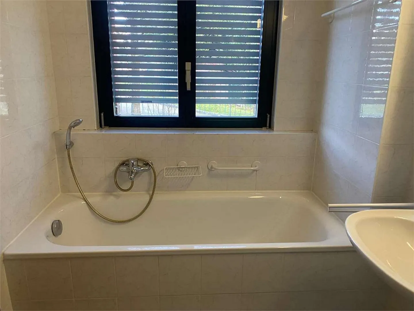 Appartamento moderno a Rovio - Foto 12 di 13