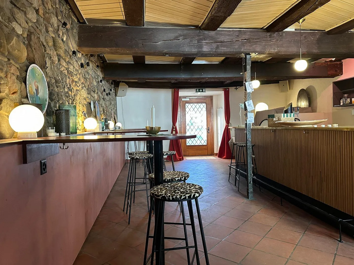 Spazio commerciale versatile in affitto Perfetto per caffè, bar, bistrò - Foto 4 di 10