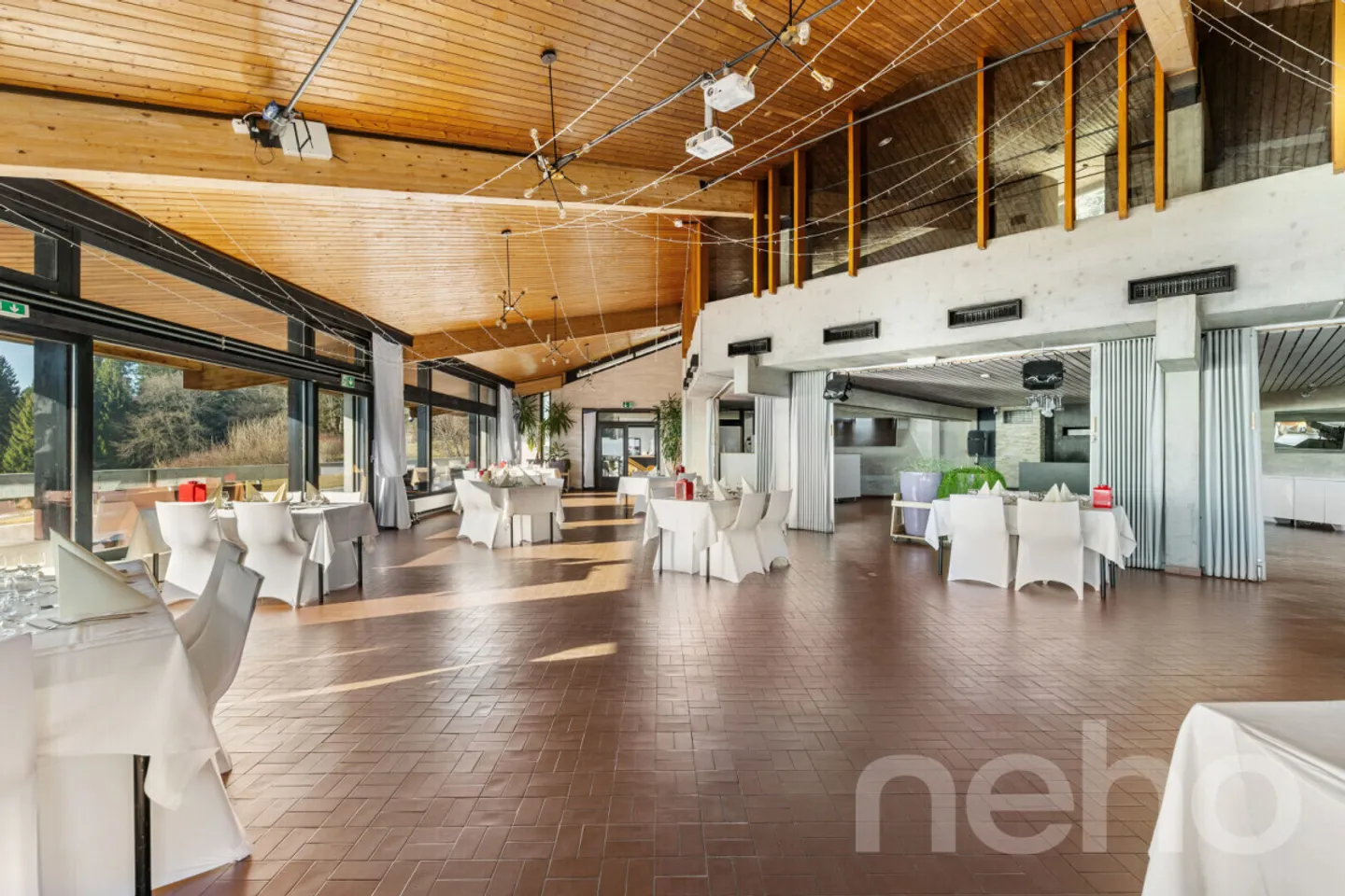 Hôtel magnifique dans un cadre idyllique sur un terrain de 18 000 m2 ! - Photo 1 sur 13