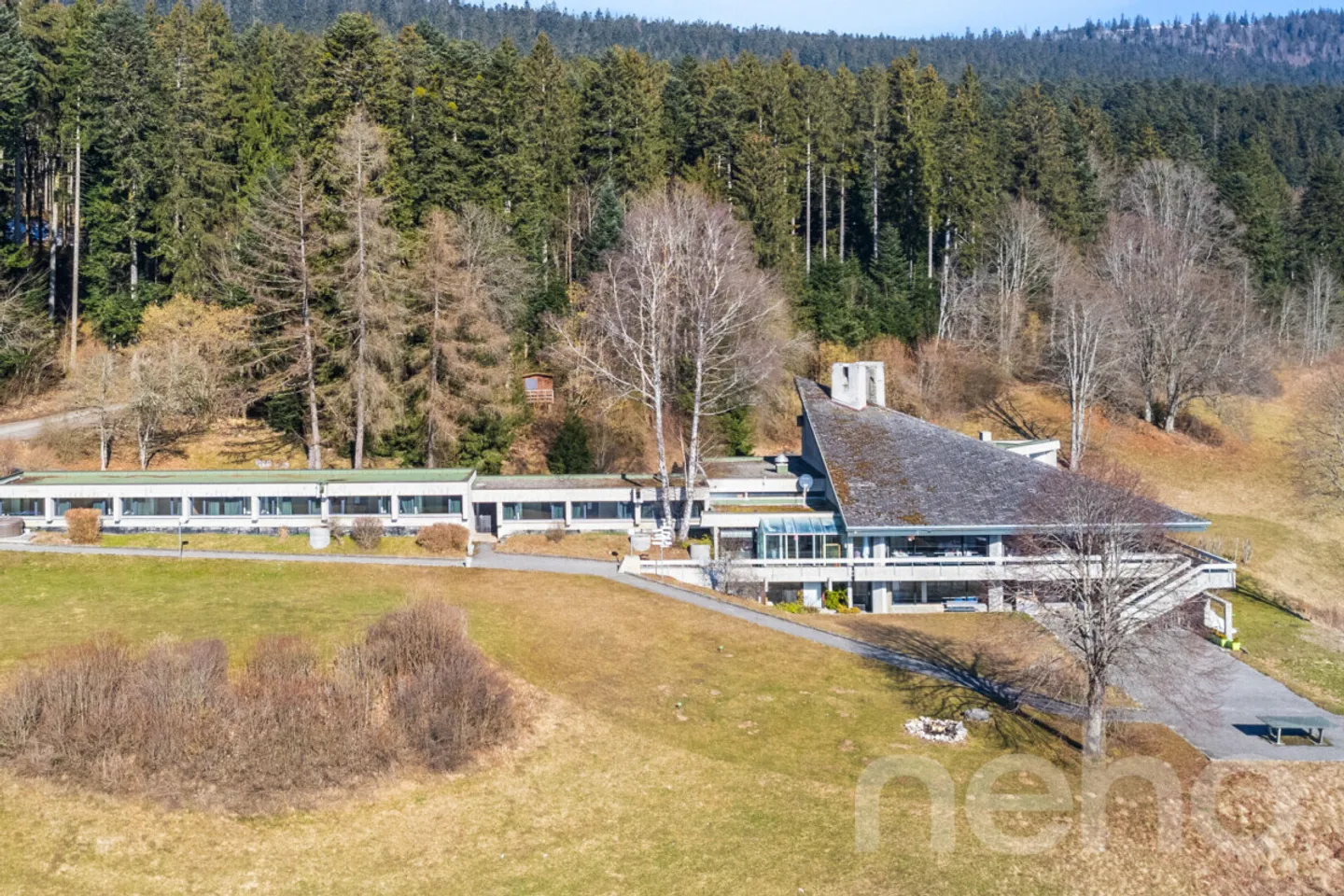 Hôtel magnifique dans un cadre idyllique sur un terrain de 18 000 m2 ! - Photo 2 sur 13