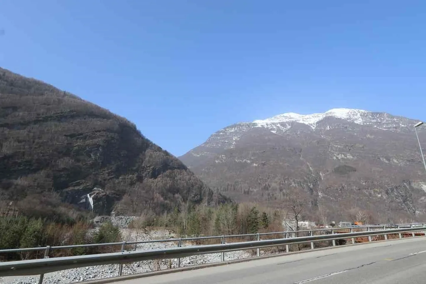 Grande casa di 12 camere da ristrutturare - Foto 3 di 12