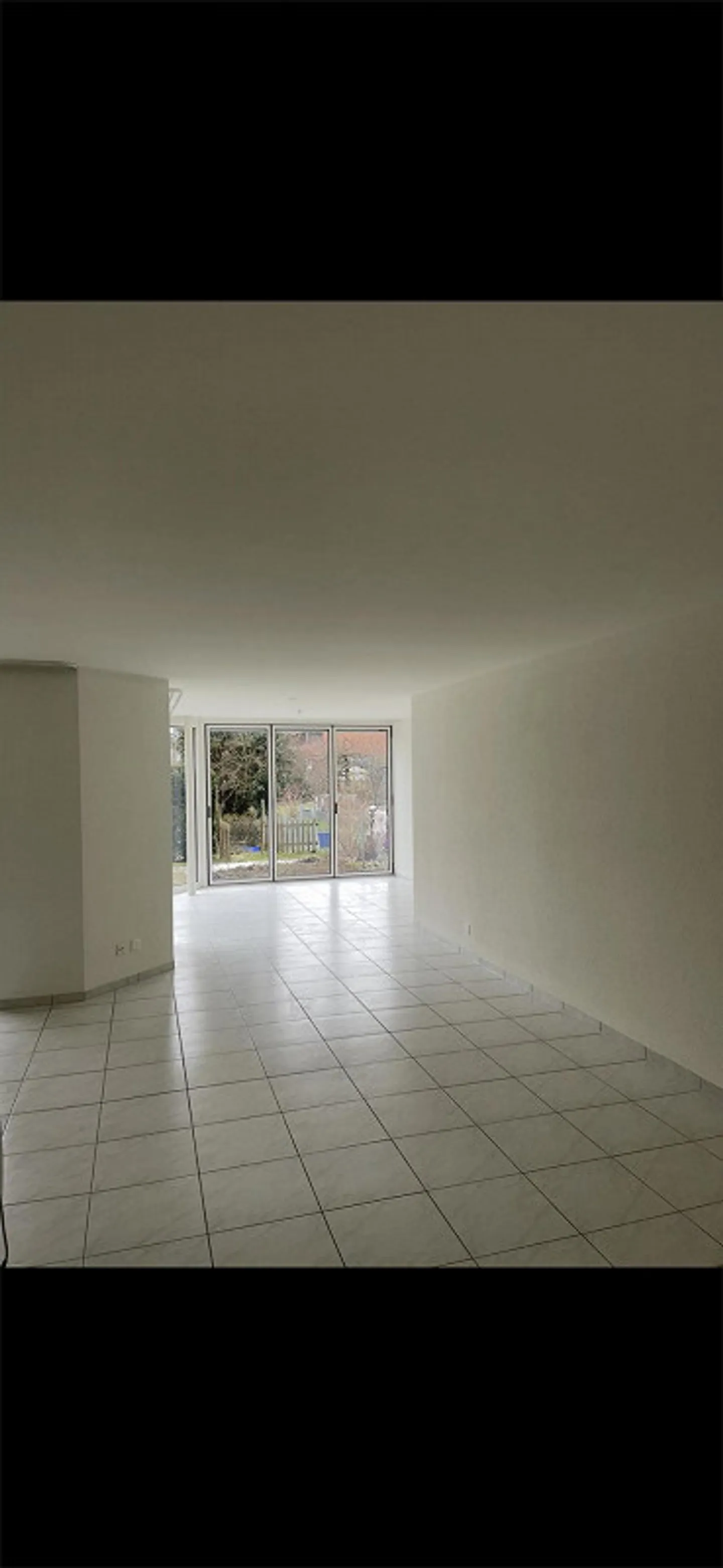 Light-Filled 3.5 Room Garden Apartment - Photo 3 of 11