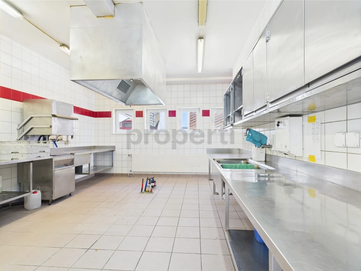 Hotel for sale - Photo 5 of 12