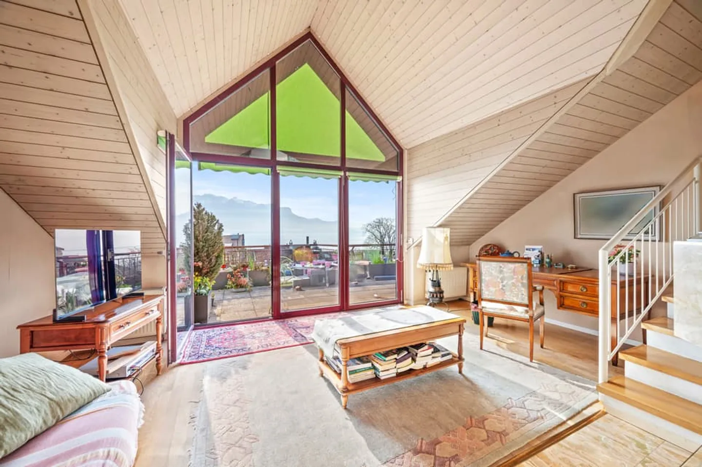 Immeuble Centre ville Vue lac 3 logements + commerce Brut 4.48% - Photo 8 of 11