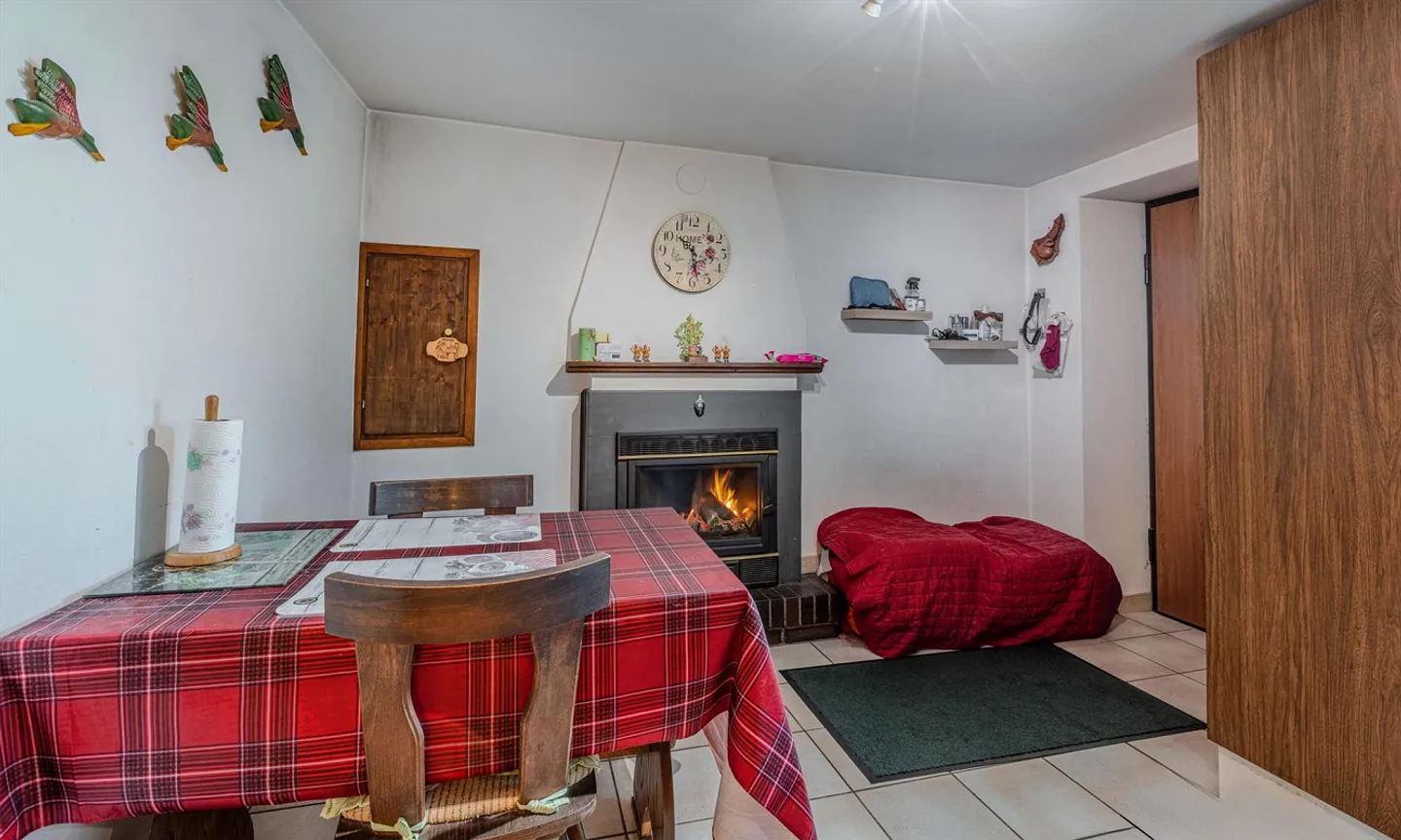 Affascinante e accogliente casa di 5,5 stanze con giardino a Medeglia - Foto 5 di 9