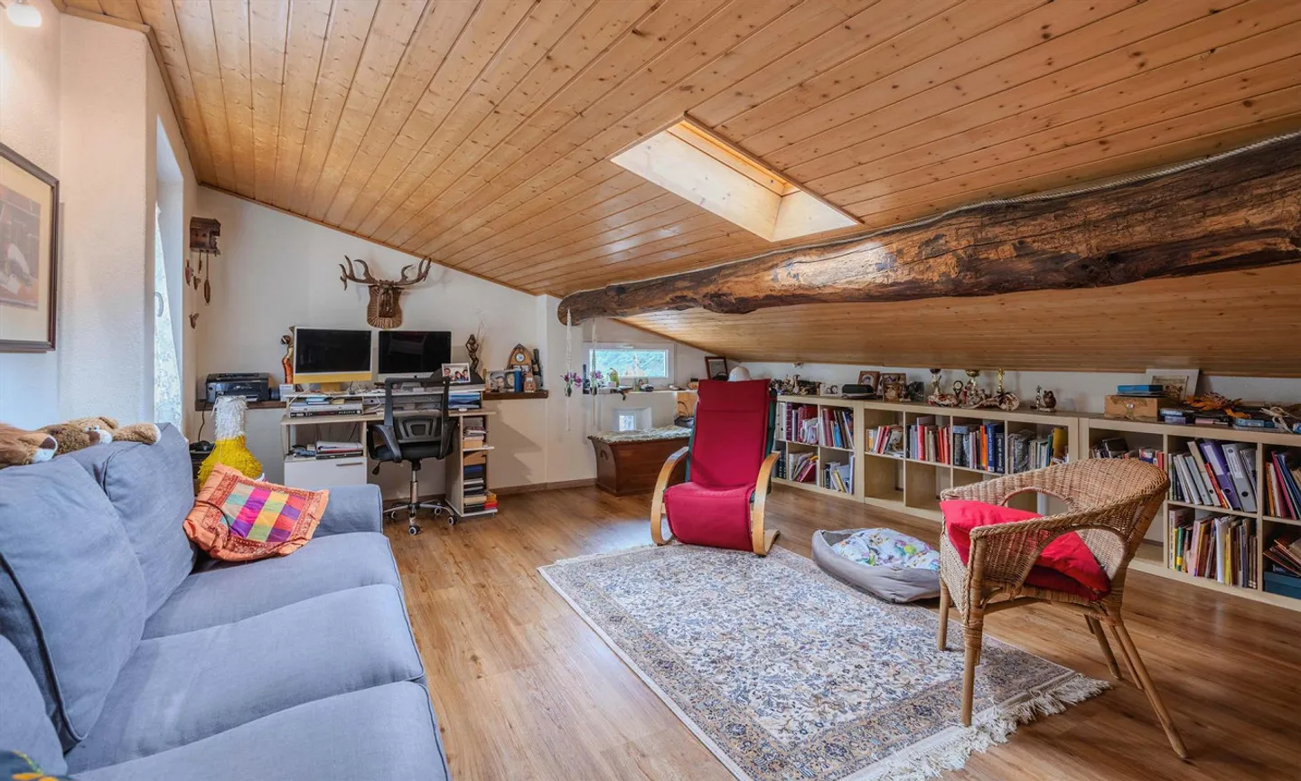 Affascinante e accogliente casa di 5,5 stanze con giardino a Medeglia - Foto 6 di 9