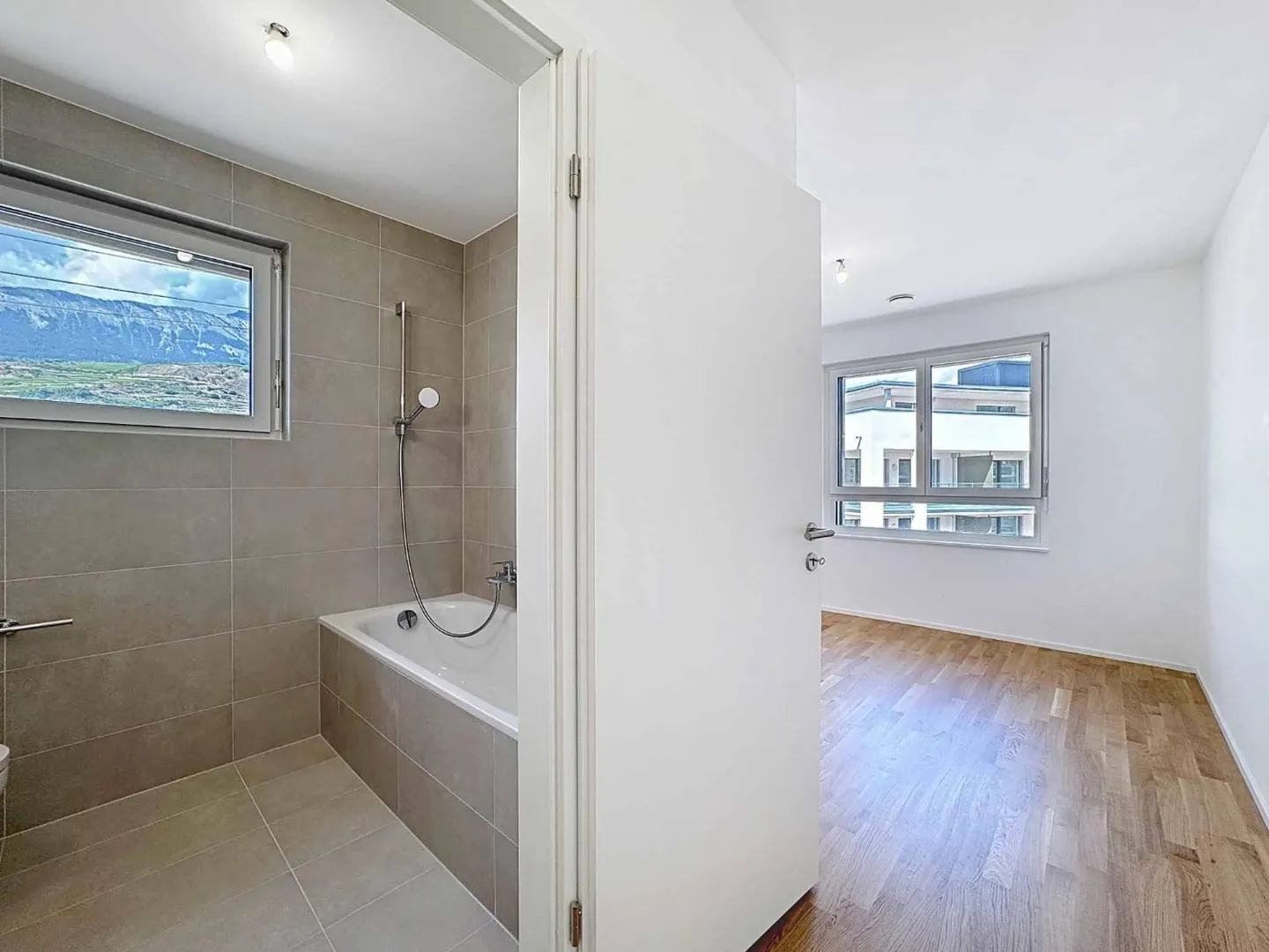 Appartement E-302 - Appartement 2.5 pièces au 3ème étage - Photo 2 sur 9