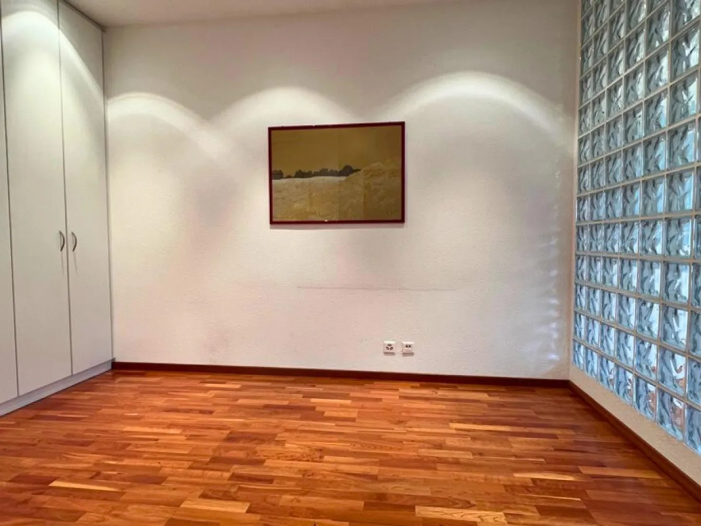 Vendesi elegante appartamento in centro Chiasso adibito a uffici - Foto 3 di 10