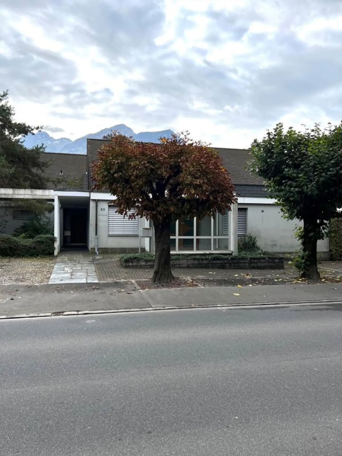 Parking spaces for rent in a central location - Photo 4 of 5