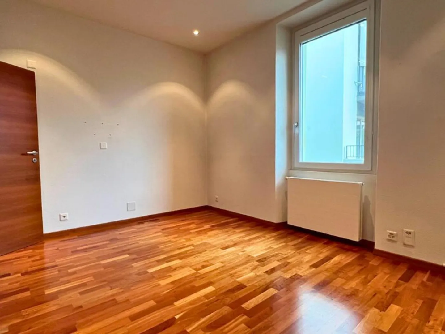 Vendesi elegante appartamento in centro Chiasso adibito a uffici - Foto 7 di 10