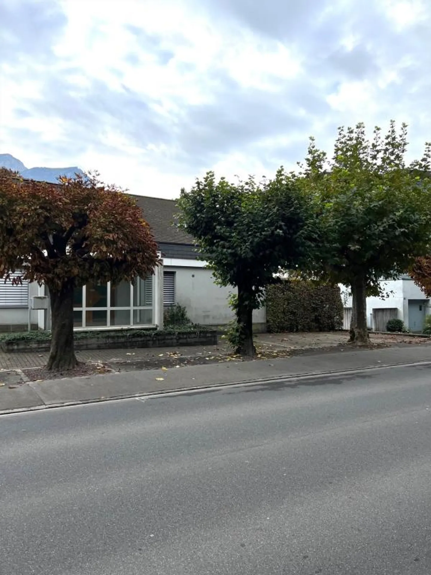 Parking spaces for rent in a central location - Photo 2 of 5