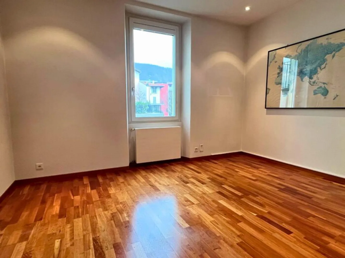 Vendesi elegante appartamento in centro Chiasso adibito a uffici - Foto 9 di 10