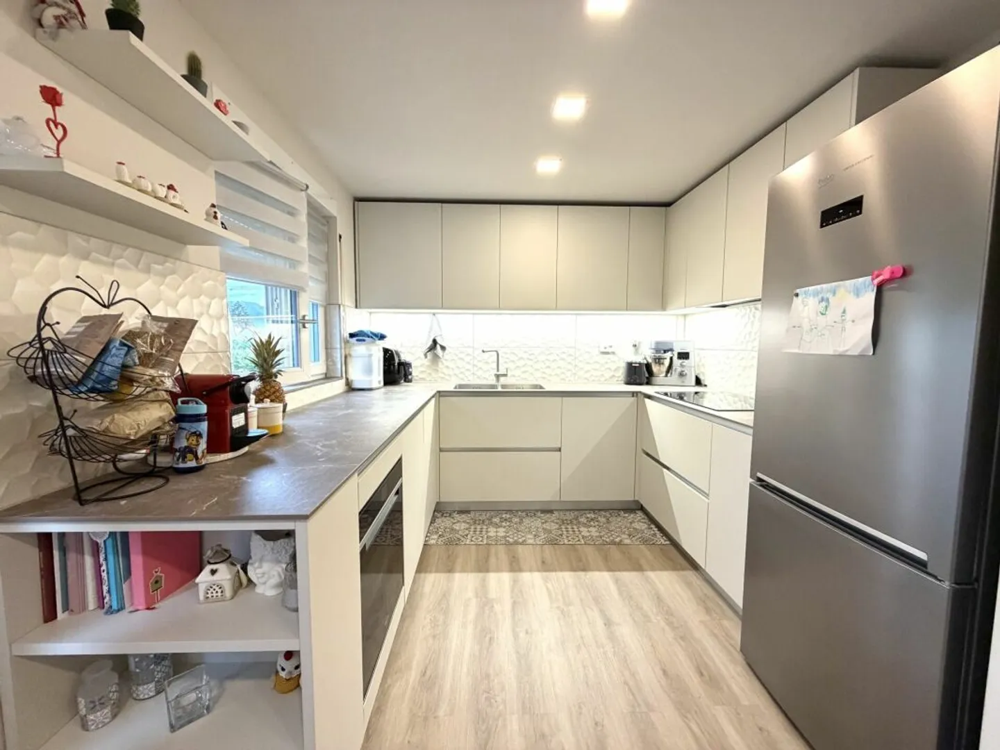 Appartamento 4.5 stanze completamente ristrutturato in una buona posizione - Foto 3 di 9