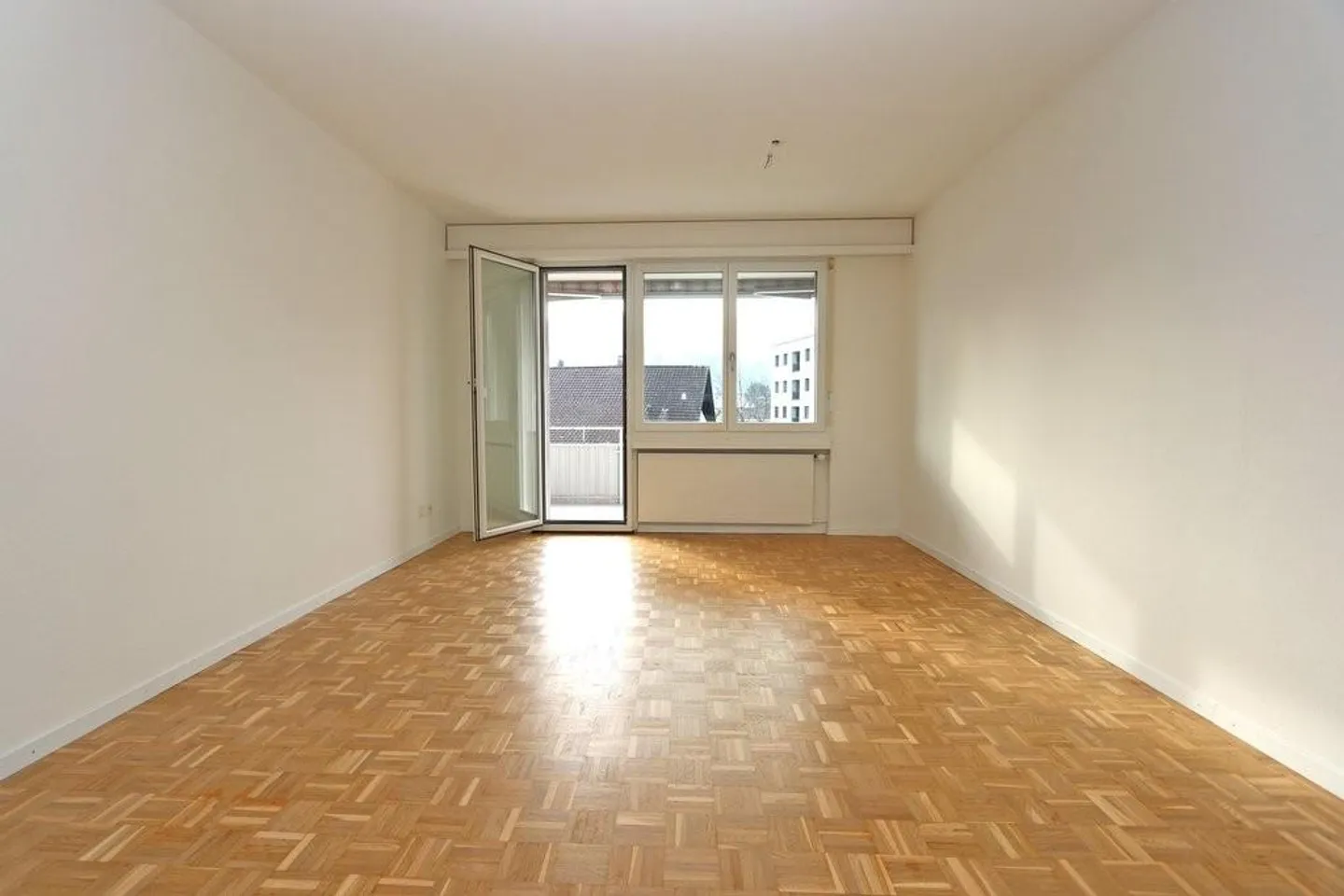 Grosszügige Wohnung mit Balkon - Foto 1 von 12