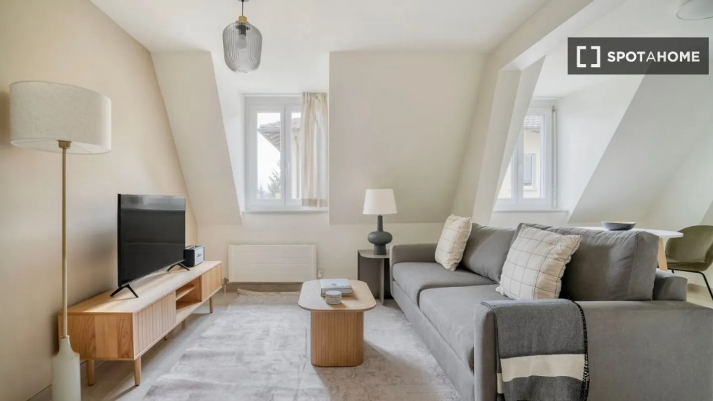 Discover, visit and rent your new home online with full confidence. - Photo 2 of 16