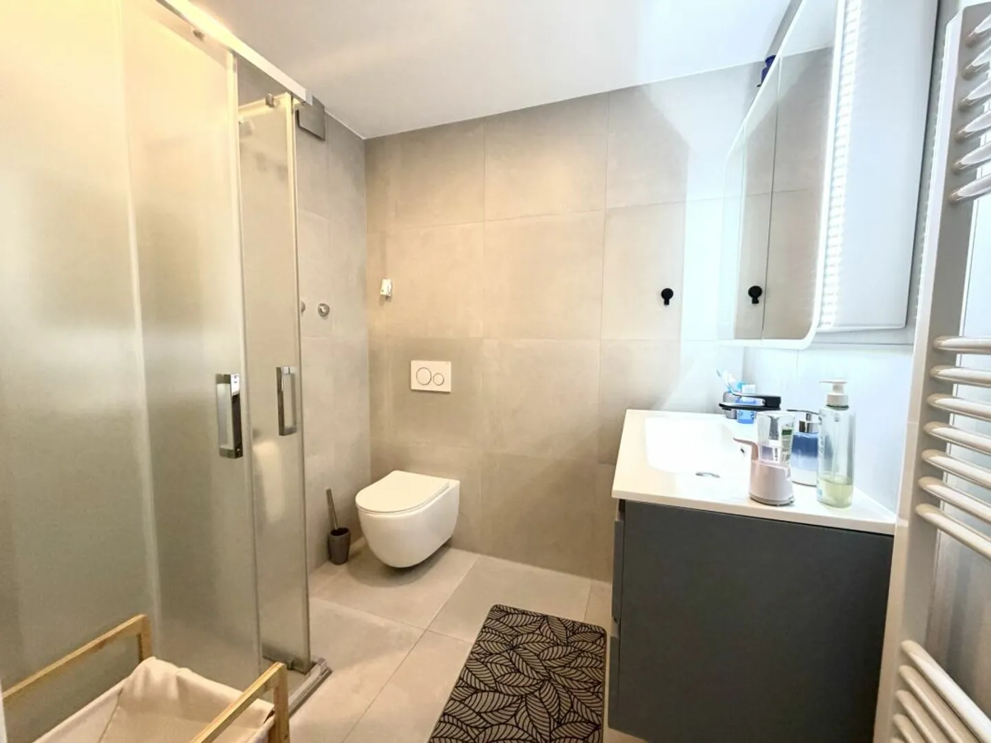 Appartamento 4.5 stanze completamente ristrutturato in una buona posizione - Foto 8 di 9