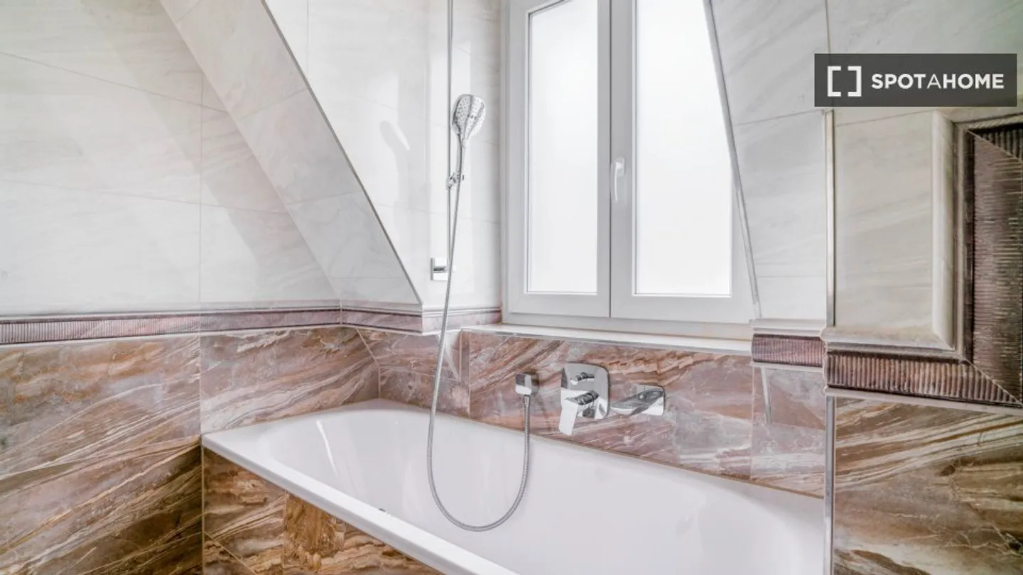 Discover, visit and rent your new home online with full confidence. - Photo 5 of 16