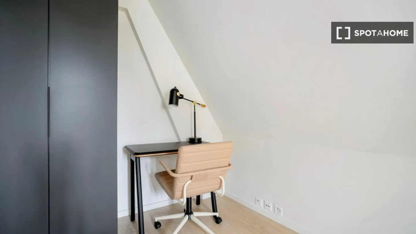 Discover, visit and rent your new home online with full confidence. - Photo 9 of 16