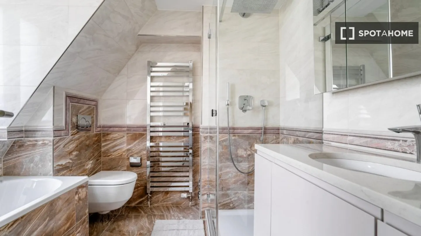 Discover, visit and rent your new home online with full confidence. - Photo 11 of 16