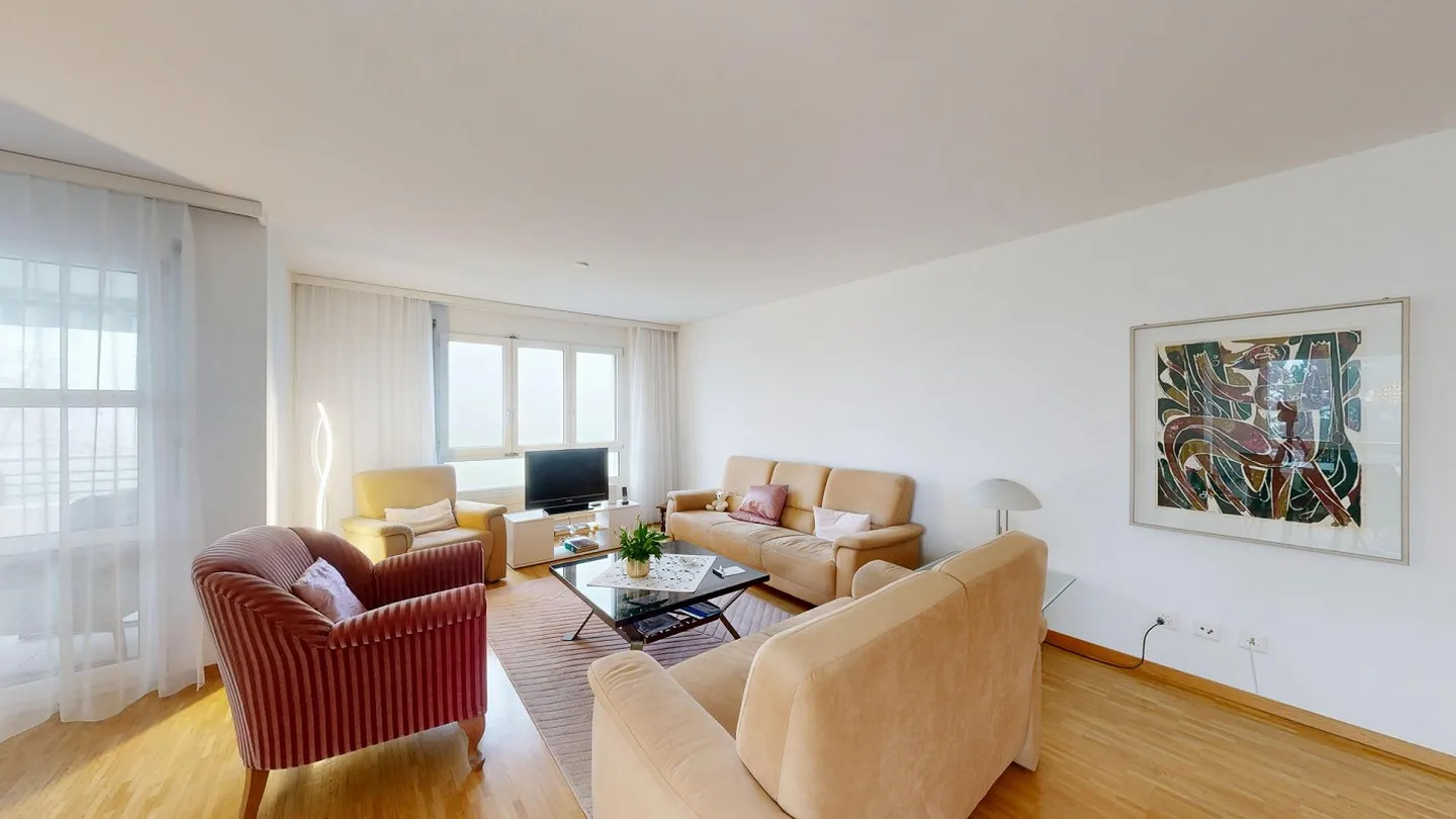 Beautiful 3.5 Room Garden Apartment in a Quiet Neighborhood - Photo 2 of 7