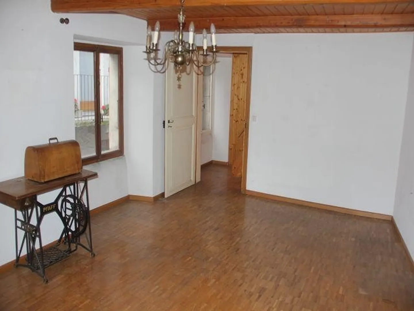 Casa di 6 1/2 locali con un locale negozio - Foto 4 di 21