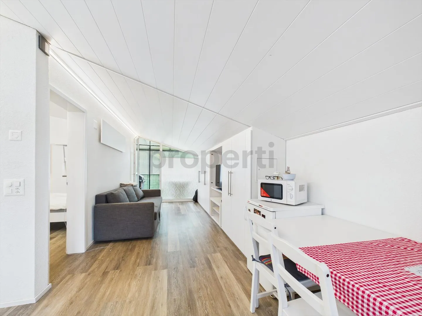 Accogliente casa unifamiliare di 6,5 stanze con tre unità abitative e grande terreno a Boppelsen - Foto 4 di 13