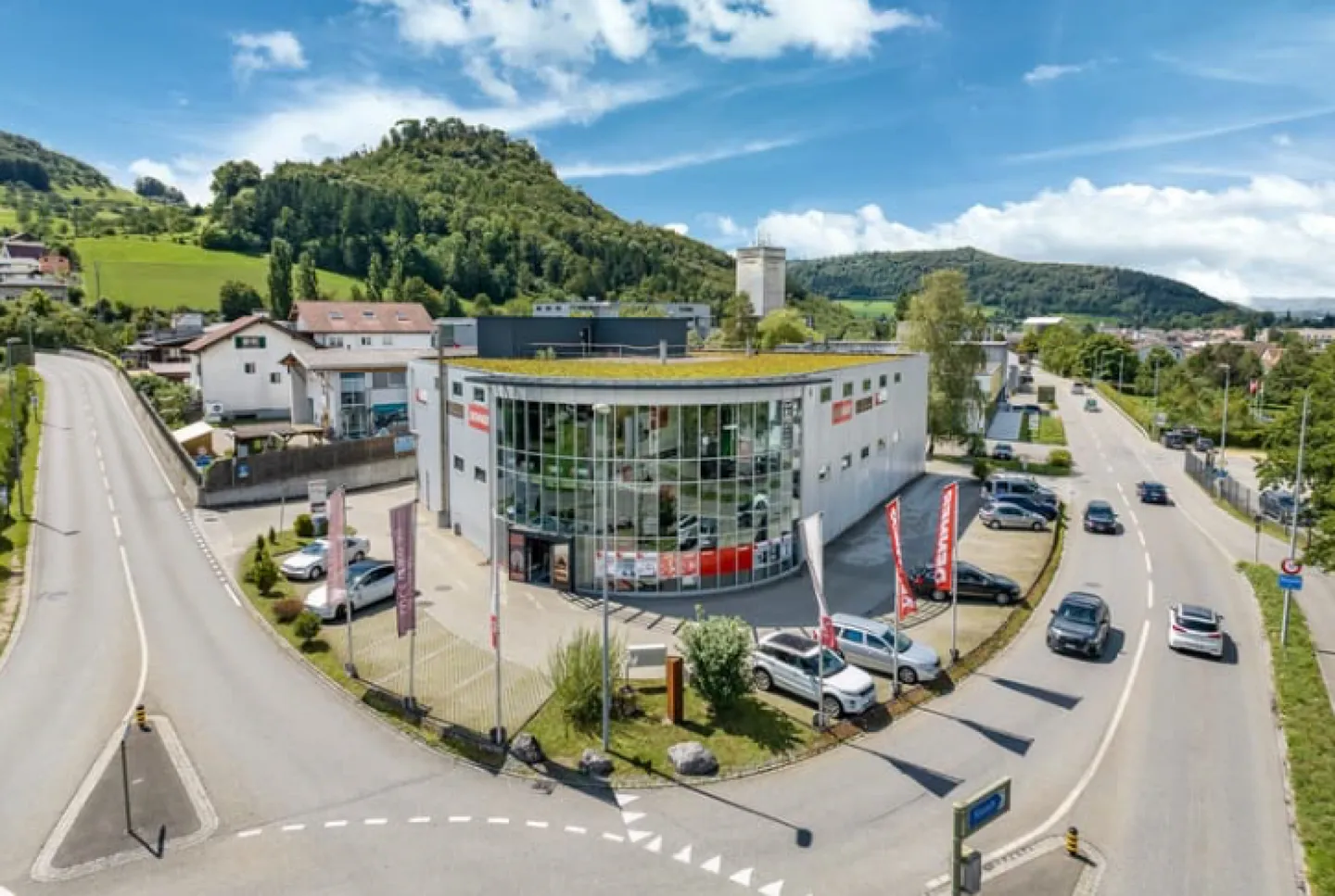 Attractive 420 m² commercial space in Sissach - ideal for showroom, practice or gym - Photo 1 of 11