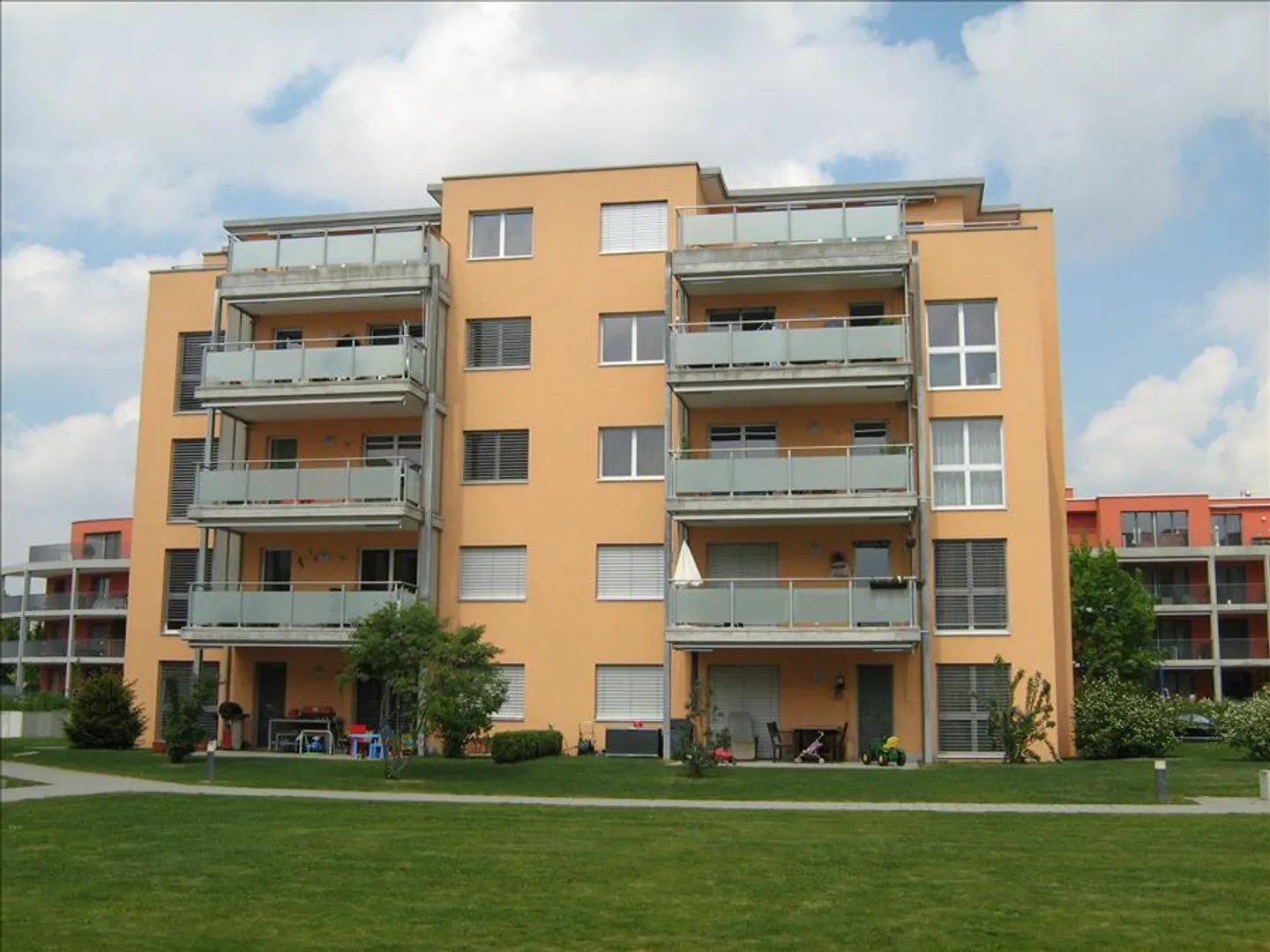 Modernes Apartment mit Balkonen - Foto 2 von 8
