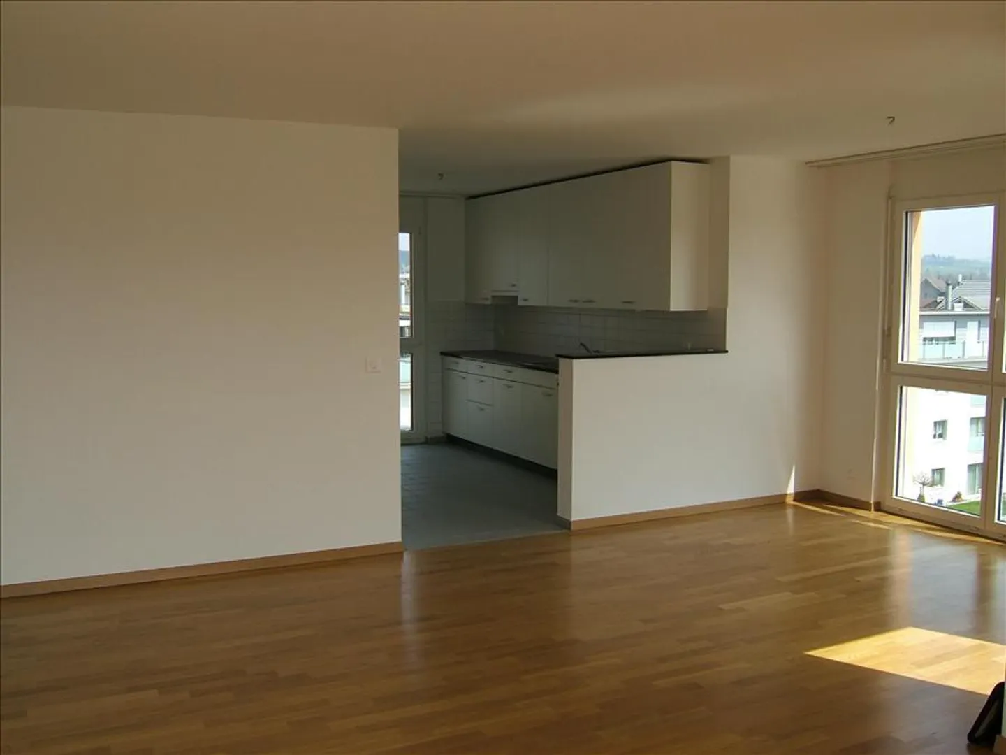 Modernes Apartment mit Balkonen - Foto 3 von 8